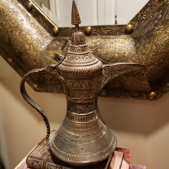 Antique brass and copper middle eastern tea pot. - Picture 9 of 9